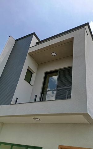 Casa de condomínio à venda com 150m², 3 quartos e 2 vagas Casa de condomínio à venda com 150m², 3 quartos e 2 vagasÁrea externa