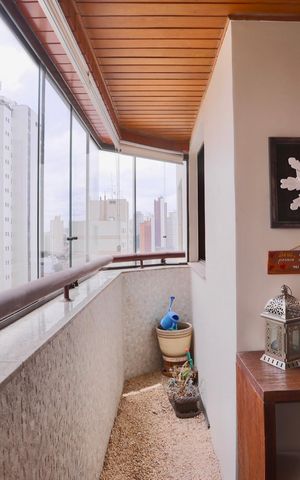 Apartamento à venda com 90m², 4 quartos e 2 vagas Apartamento à venda com 90m², 4 quartos e 2 vagasSacada
