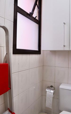 Apartamento à venda com 90m², 4 quartos e 2 vagas Apartamento à venda com 90m², 4 quartos e 2 vagasBanheiro de serviço