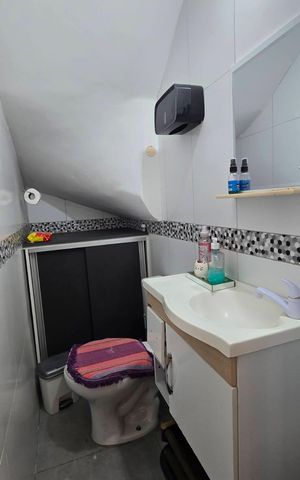 Casa à venda com 89m², 2 quartos e 1 vaga Casa à venda com 89m², 2 quartos e 1 vagaBanheiro