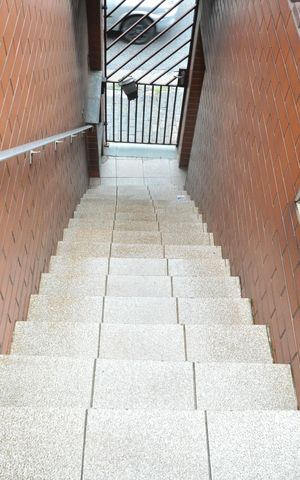 Casa à venda com 150m², 3 quartos e 3 vagasEscada de acesso