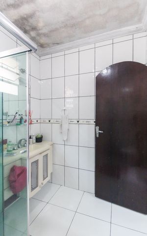 Casa à venda com 120m², 4 quartos e 2 vagas Casa à venda com 120m², 4 quartos e 2 vagasBanheiro Casa 2