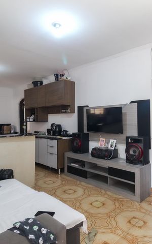 Casa à venda com 120m², 4 quartos e 2 vagas Casa à venda com 120m², 4 quartos e 2 vagasSala - Cozinha