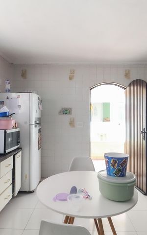 Casa à venda com 120m², 4 quartos e 2 vagas Casa à venda com 120m², 4 quartos e 2 vagasCozinha Casa 2