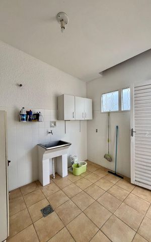 Casa à venda com 197m², 3 quartos e 5 vagas Casa à venda com 197m², 3 quartos e 5 vagasÁrea de Serviço