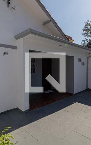 Casa à venda com 200m², 4 quartos e 2 vagas Casa à venda com 200m², 4 quartos e 2 vagasCasa 1