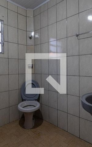 Casa à venda com 200m², 4 quartos e 2 vagas Casa à venda com 200m², 4 quartos e 2 vagasCasa 1