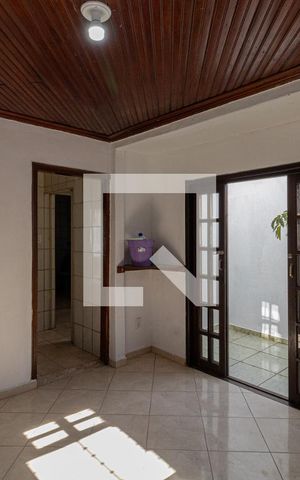Casa à venda com 200m², 4 quartos e 2 vagas Casa à venda com 200m², 4 quartos e 2 vagasCasa 1