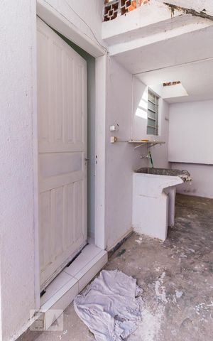 Casa à venda com 200m², 4 quartos e 2 vagas Casa à venda com 200m², 4 quartos e 2 vagasCasa 2