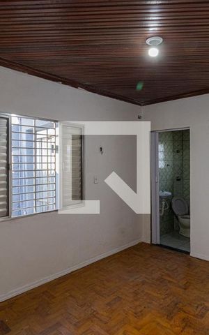 Casa à venda com 200m², 4 quartos e 2 vagas Casa à venda com 200m², 4 quartos e 2 vagasCasa1