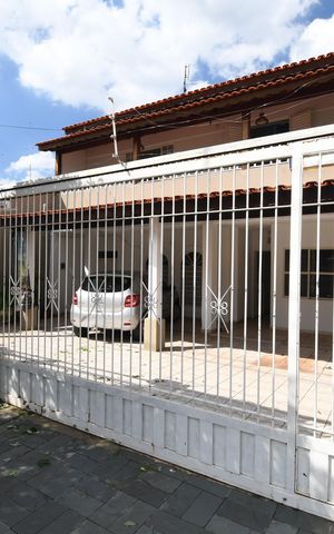 Casa para alugar com 280m², 4 quartos e 3 vagasFachada