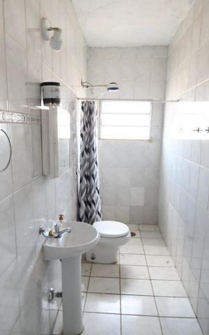 Casa para alugar com 280m², 4 quartos e 3 vagasBanheiro Escritório 