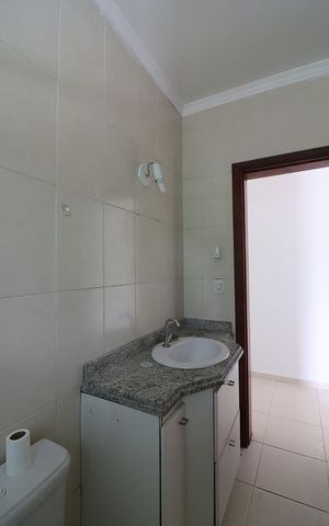 Casa à venda com 247m², 4 quartos e 4 vagasQuarto 1 - Suíte Banheiro 