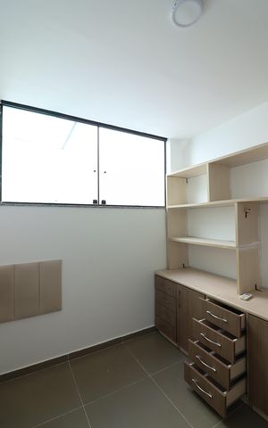 Casa à venda com 247m², 4 quartos e 4 vagasEscritório 