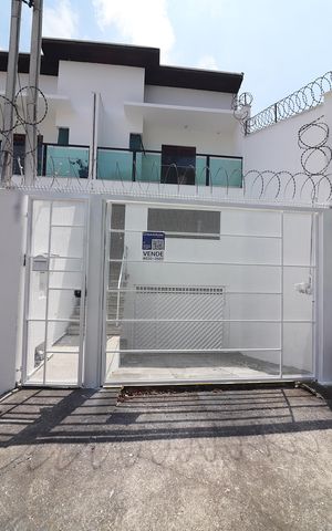 Casa à venda com 247m², 4 quartos e 4 vagasFachada 