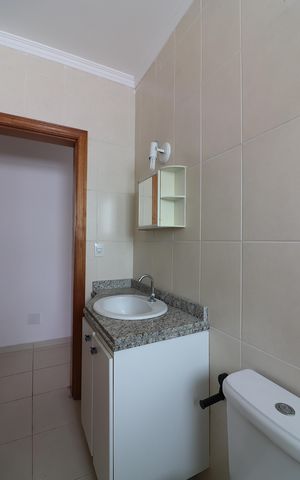 Casa à venda com 247m², 4 quartos e 4 vagasBanheiro Social