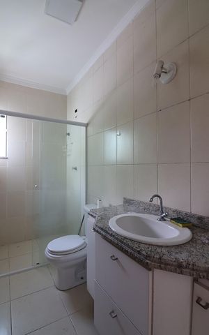 Casa à venda com 247m², 4 quartos e 4 vagasQuarto 1 - Suíte Banheiro 