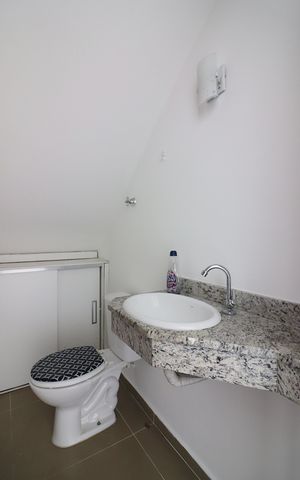 Casa à venda com 247m², 4 quartos e 4 vagasLavabo 
