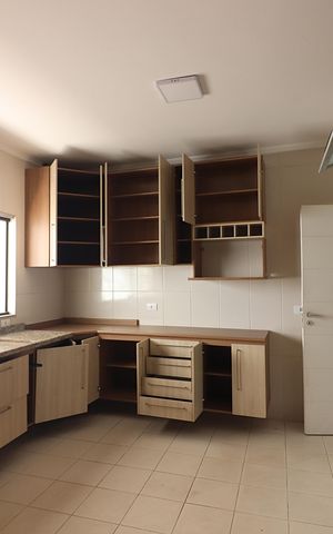 Casa à venda com 247m², 4 quartos e 4 vagasCozinha 