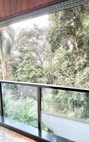 Apartamento à venda com 213m², 4 quartos e 3 vagas Apartamento à venda com 213m², 4 quartos e 3 vagasVaranda da Suíte 2