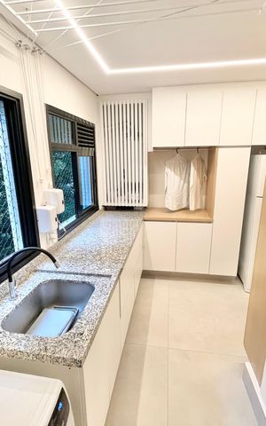Apartamento à venda com 213m², 4 quartos e 3 vagas Apartamento à venda com 213m², 4 quartos e 3 vagasÁrea de Serviço