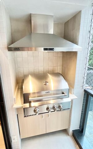 Apartamento à venda com 213m², 4 quartos e 3 vagas Apartamento à venda com 213m², 4 quartos e 3 vagasVaranda da Cozinha