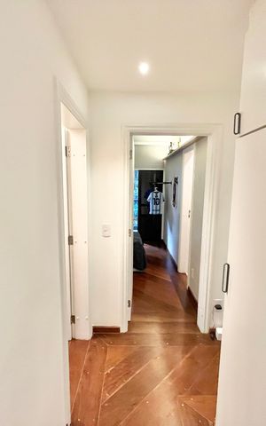 Apartamento à venda com 213m², 4 quartos e 3 vagas Apartamento à venda com 213m², 4 quartos e 3 vagasCorredor