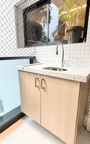 Apartamento à venda com 213m², 4 quartos e 3 vagas Apartamento à venda com 213m², 4 quartos e 3 vagasVaranda da Cozinha