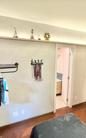 Apartamento à venda com 213m², 4 quartos e 3 vagas Apartamento à venda com 213m², 4 quartos e 3 vagasSuíte