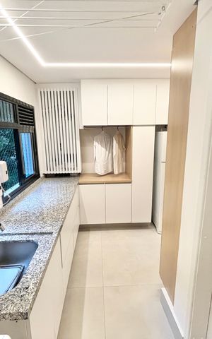 Apartamento à venda com 213m², 4 quartos e 3 vagas Apartamento à venda com 213m², 4 quartos e 3 vagasÁrea de Serviço