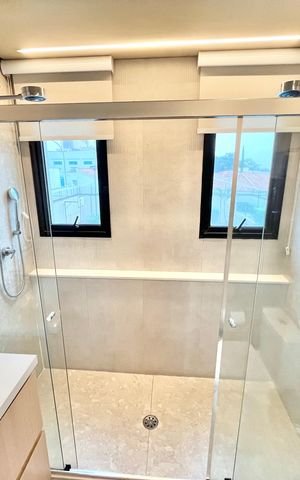 Apartamento à venda com 213m², 4 quartos e 3 vagas Apartamento à venda com 213m², 4 quartos e 3 vagasBanheiro da Suíte 2