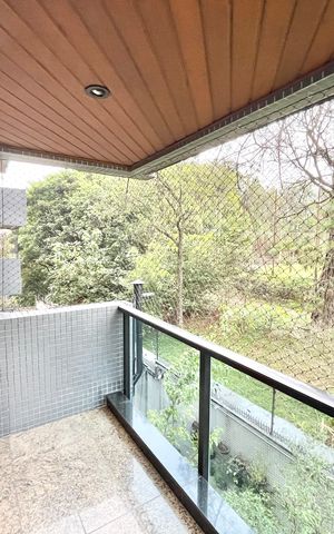 Apartamento à venda com 213m², 4 quartos e 3 vagas Apartamento à venda com 213m², 4 quartos e 3 vagasVaranda da Sala