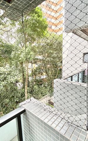 Apartamento à venda com 213m², 4 quartos e 3 vagas Apartamento à venda com 213m², 4 quartos e 3 vagasVaranda da Suíte 2