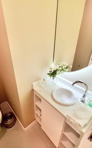Apartamento à venda com 213m², 4 quartos e 3 vagas Apartamento à venda com 213m², 4 quartos e 3 vagasLavabo