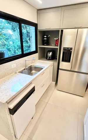 Apartamento à venda com 213m², 4 quartos e 3 vagas Apartamento à venda com 213m², 4 quartos e 3 vagasCozinha