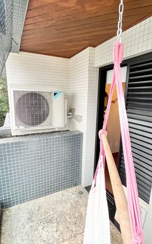 Apartamento à venda com 213m², 4 quartos e 3 vagas Apartamento à venda com 213m², 4 quartos e 3 vagasQuarto 2 Varanda