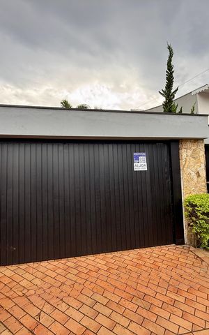 Casa à venda com 400m², 5 quartos e 4 vagas Casa à venda com 400m², 5 quartos e 4 vagasPlaca