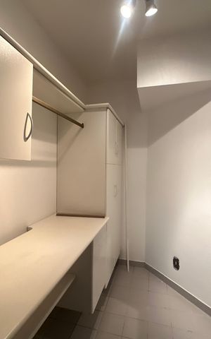 Apartamento para alugar com 285m², 3 quartos e 4 vagas Apartamento para alugar com 285m², 3 quartos e 4 vagasDeposito