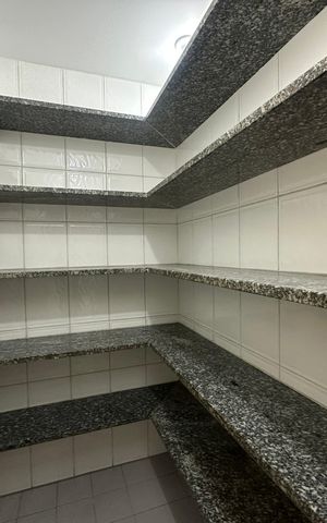 Apartamento para alugar com 285m², 3 quartos e 4 vagas Apartamento para alugar com 285m², 3 quartos e 4 vagasDespensa