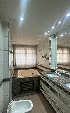 Apartamento para alugar com 285m², 3 quartos e 4 vagas Apartamento para alugar com 285m², 3 quartos e 4 vagasBanheiro da Suíte 2