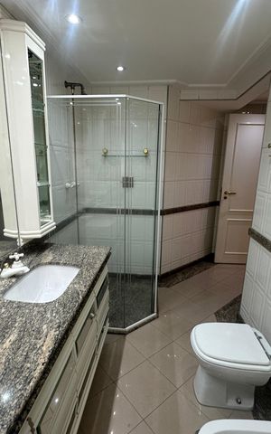 Apartamento para alugar com 285m², 3 quartos e 4 vagas Apartamento para alugar com 285m², 3 quartos e 4 vagasBanheiro da Suíte 2