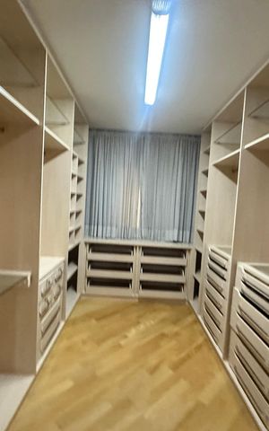 Apartamento para alugar com 285m², 3 quartos e 4 vagas Apartamento para alugar com 285m², 3 quartos e 4 vagasCloset da suíte 2