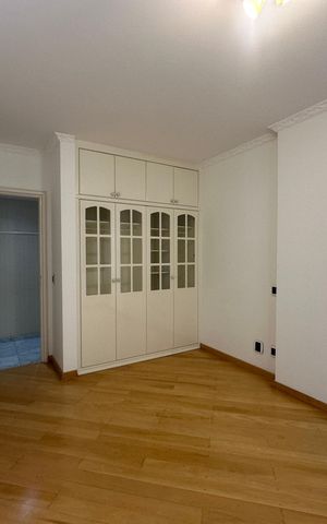 Apartamento para alugar com 285m², 3 quartos e 4 vagas Apartamento para alugar com 285m², 3 quartos e 4 vagasQuarto