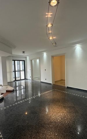 Apartamento para alugar com 285m², 3 quartos e 4 vagas Apartamento para alugar com 285m², 3 quartos e 4 vagasSala