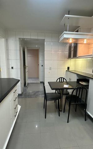 Apartamento para alugar com 285m², 3 quartos e 4 vagas Apartamento para alugar com 285m², 3 quartos e 4 vagasCozinha
