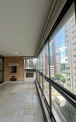 Apartamento para alugar com 285m², 3 quartos e 4 vagas Apartamento para alugar com 285m², 3 quartos e 4 vagasVaranda da Sala