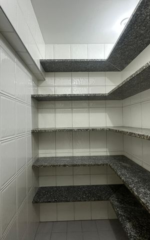 Apartamento para alugar com 285m², 3 quartos e 4 vagas Apartamento para alugar com 285m², 3 quartos e 4 vagasDespensa
