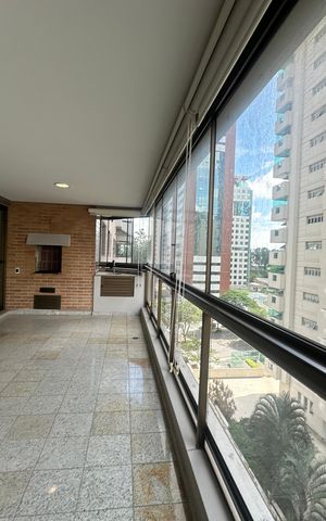 Apartamento para alugar com 285m², 3 quartos e 4 vagas Apartamento para alugar com 285m², 3 quartos e 4 vagasVaranda da Sala