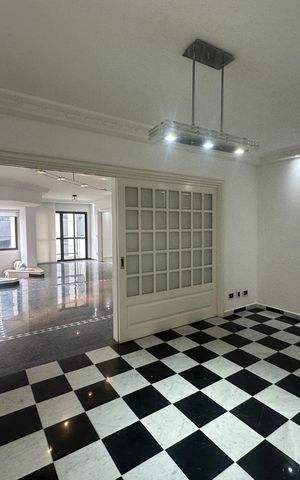 Apartamento para alugar com 285m², 3 quartos e 4 vagas Apartamento para alugar com 285m², 3 quartos e 4 vagasSala de Jantar