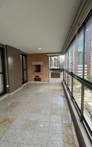Apartamento para alugar com 285m², 3 quartos e 4 vagas Apartamento para alugar com 285m², 3 quartos e 4 vagasVaranda da Sala